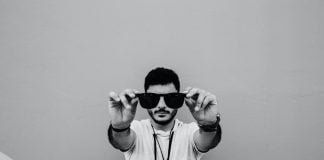 Jak szybko skompletować letnią garderobę dla faceta?