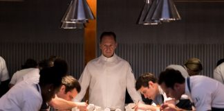 Czy aby na pewno była to pyszna uczta? Recenzja filmu Menu