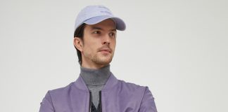 Czapka i plecak – podstawa męskiego stylu na lato!